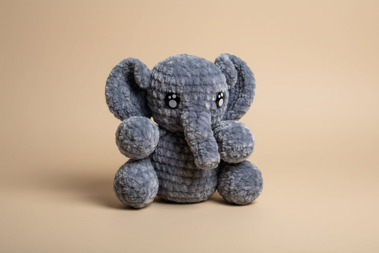 The elephant car hanger from the amigurumi collection of the Baseline Handicraft, handmade in France with love.