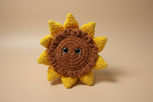 Handmade crochet sunflower from the amigurumi collection of the baseline handicraft, crafted in France with love.
