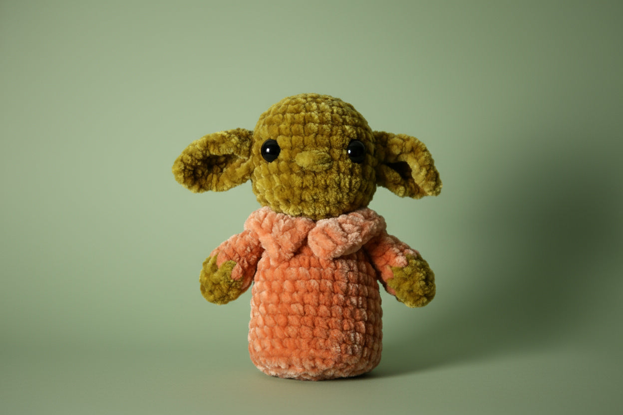 Handmade crochet alien Yo the green from the amigurumi collection of the baseline handicraft, crafted in France with love.