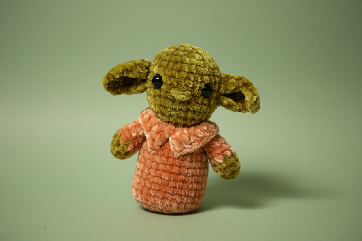 Handmade crochet alien Yo the green from the amigurumi collection of the baseline handicraft, crafted in France with love. 