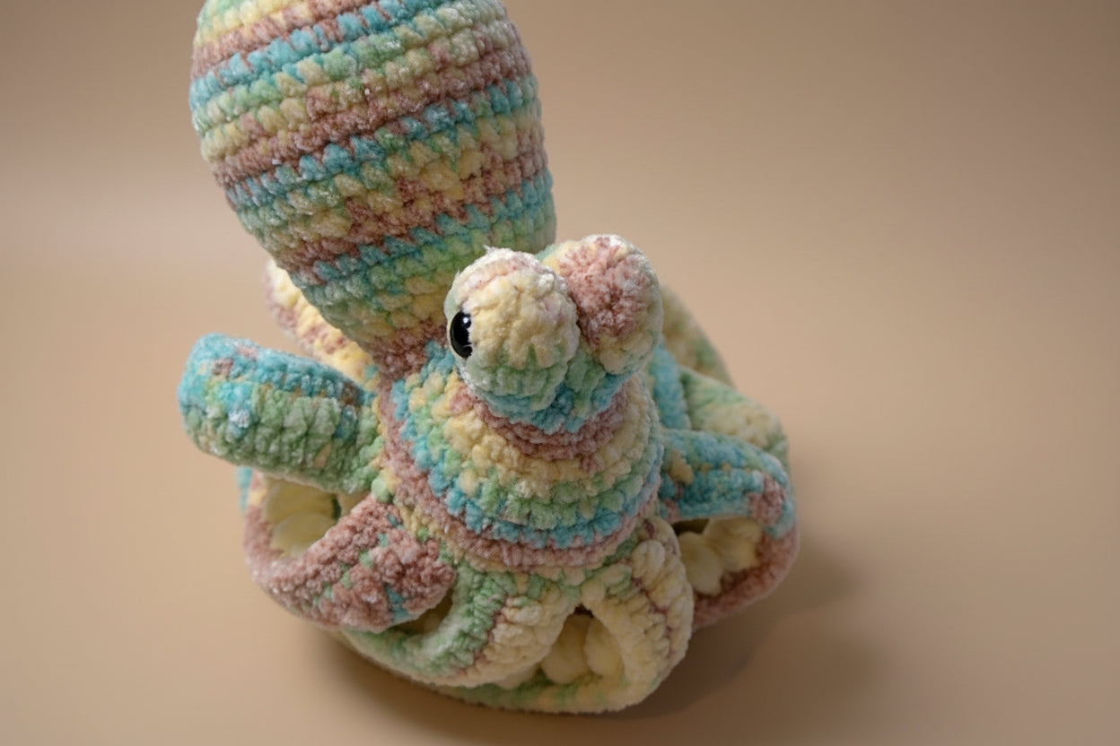 Handmade crochet Anchor the octopus from the amigurumi marine life collection of the baseline handicraft, crafted in France with love. 