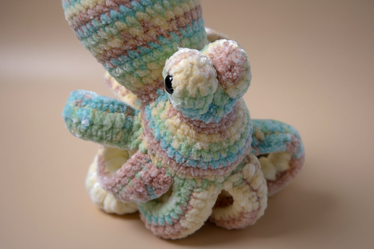 Handmade crochet Anchor the octopus from the amigurumi marine life collection of the baseline handicraft, crafted in France with love. 