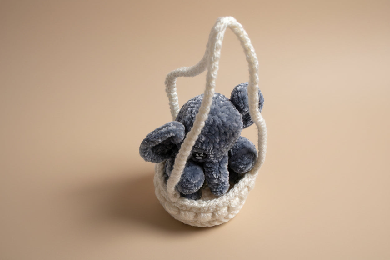The elephant car hanger from the amigurumi collection of the Baseline Handicraft, handmade in France with love. 
