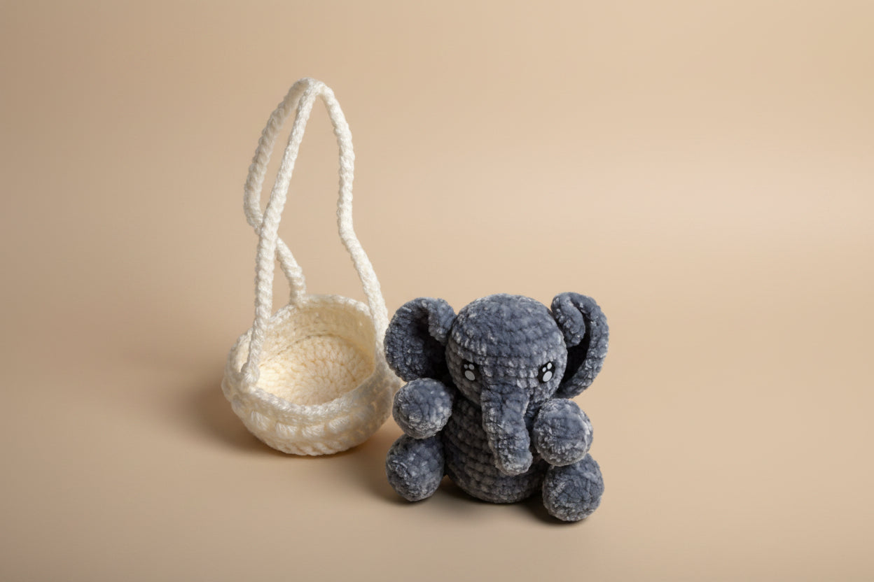 The elephant car hanger from the amigurumi collection of the Baseline Handicraft, handmade in France with love. 