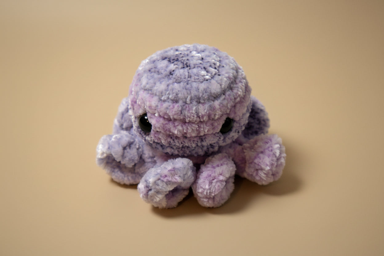 Handmade crochet mini octopus desk charm from the amigurumi marine life collection of the baseline handicraft, crafted in France with love. 