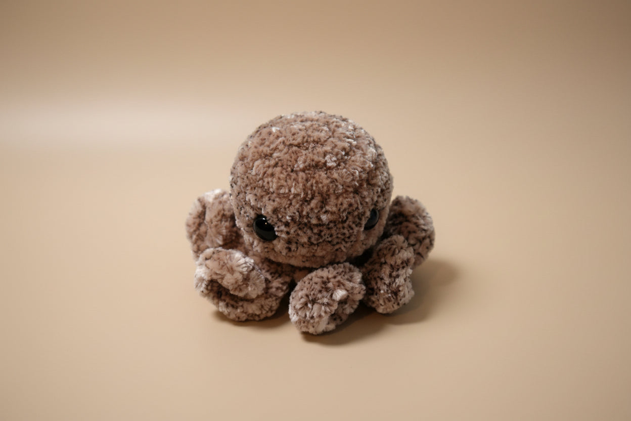 Handmade crochet mini octopus desk charm from the amigurumi marine life collection of the baseline handicraft, crafted in France with love. 