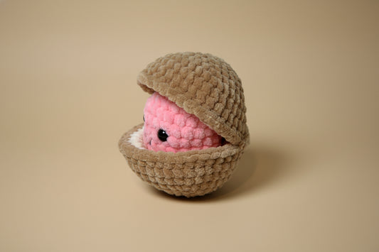 Handmade crochet pearl clam plush from the marine life collection of the baseline handicraft, crafted in France. 