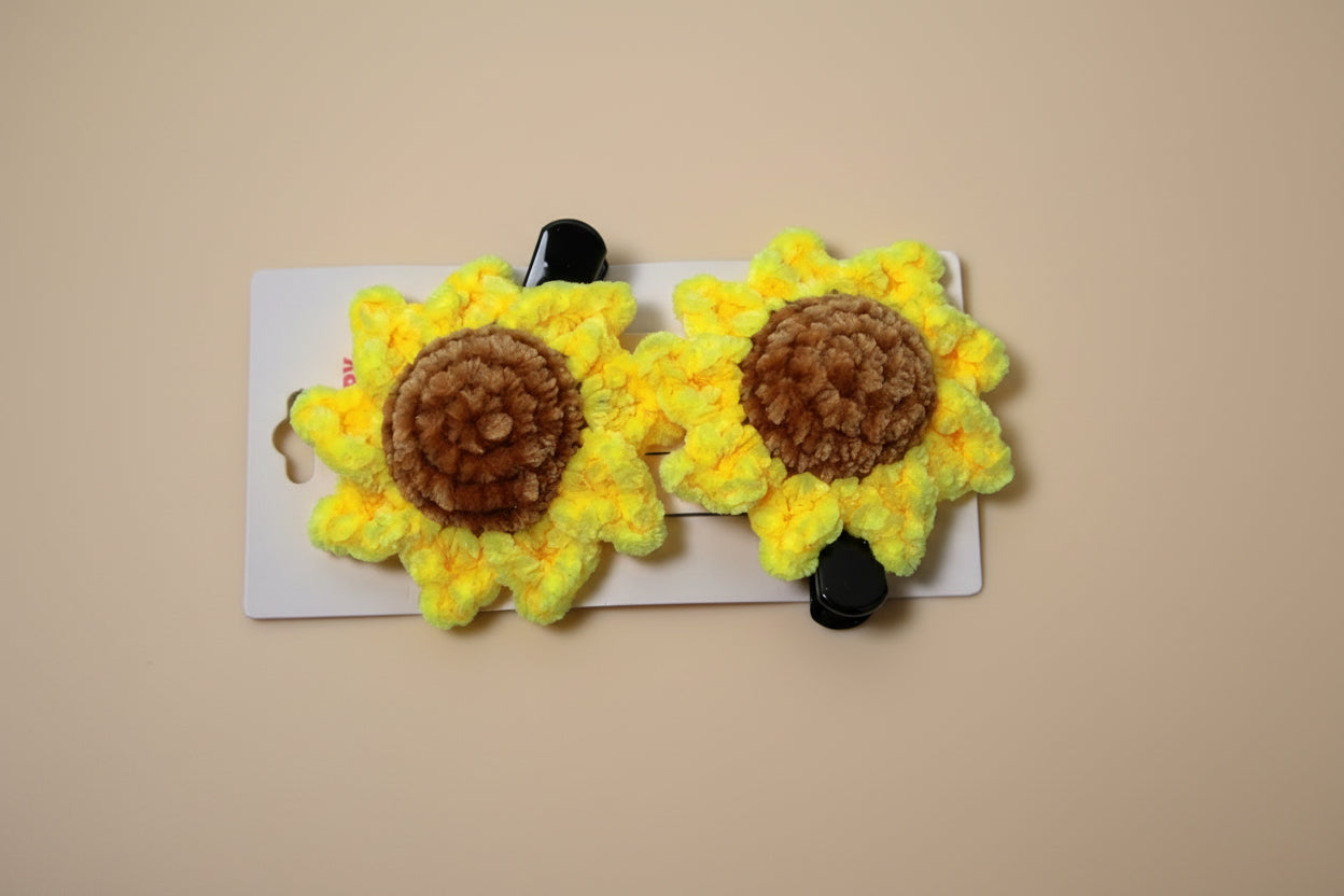 Handmade crochet sunflower hair clip from the wearable collection of the baseline handicraft, crafted in France with love. 